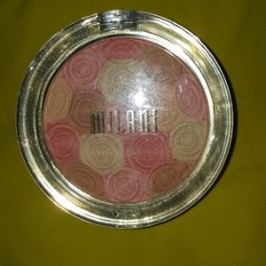 Milani Illuminating Face Powder